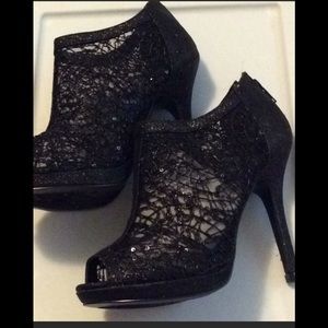ONEONE BLACK LACE PAIR OF BOOTS
